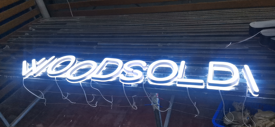 發(fā)光字標(biāo)識(shí)標(biāo)牌選擇廠家制作比較好——【巨匠標(biāo)識(shí)，標(biāo)識(shí)制作廠家】