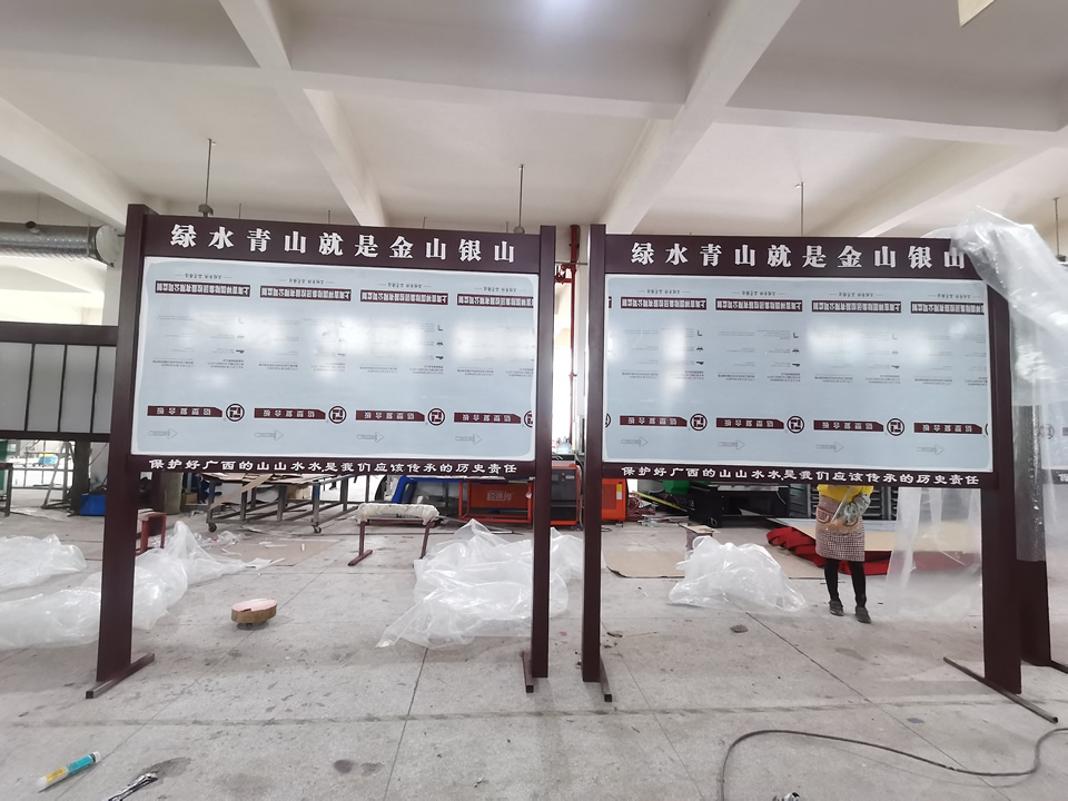 綠水青山就是金山銀山-宣傳欄案例圖--【巨匠標識，標識制作廠家】